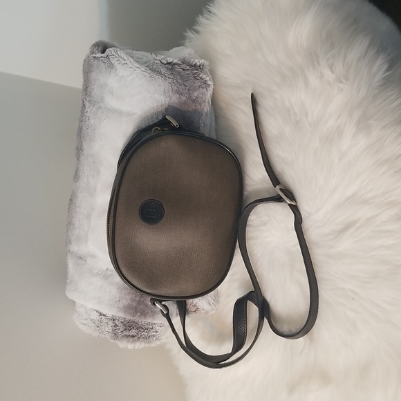 Gorgeous Vintage Fendi Crossbody - Picture 1 of 3